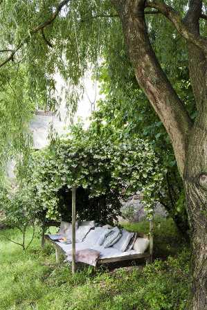 Как создать уютный уголок отдыха в саду