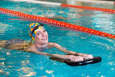 Польза плавания для физической формы и общего здоровья